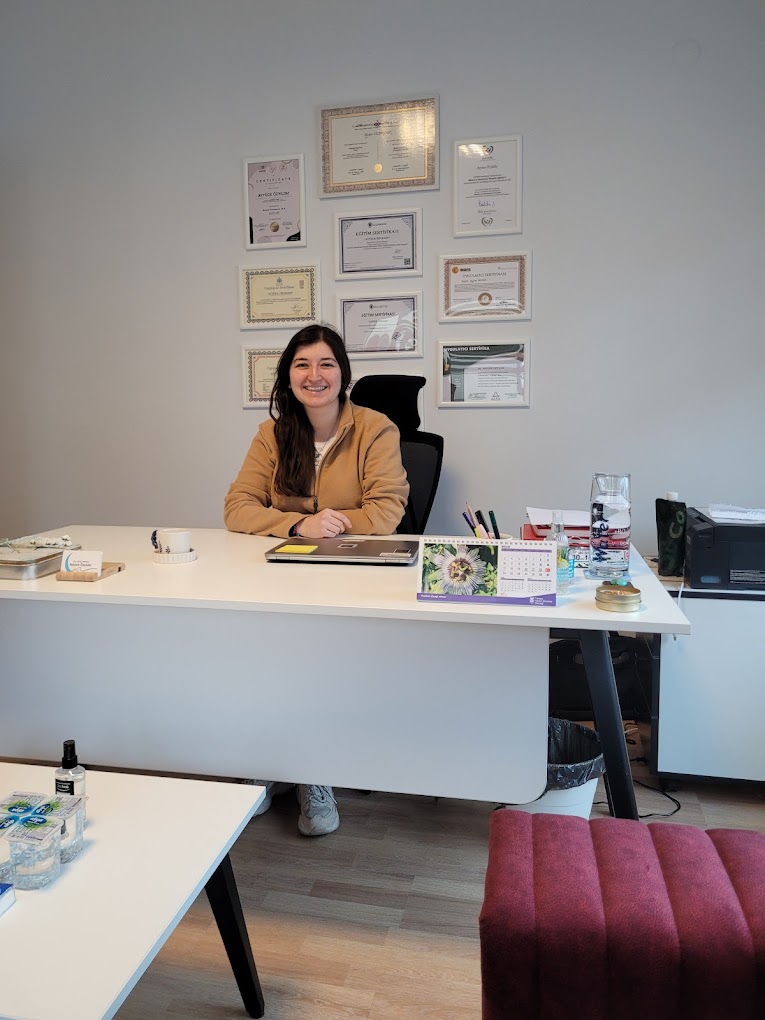 Ayyüce Özyıldız logo