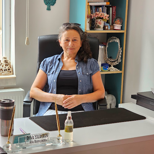 Dilek Yıldırım logo