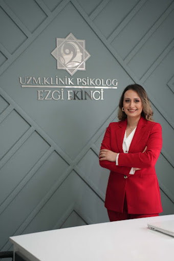 Ezgi Ekinci logo
