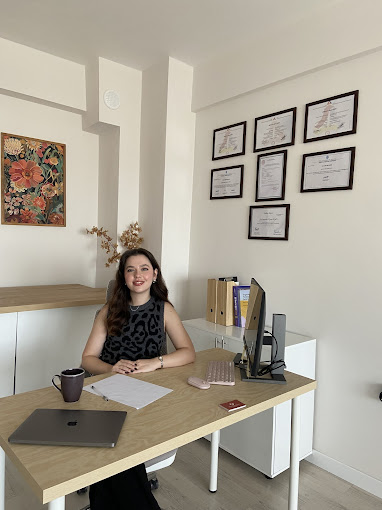 Münevver Rana Karlı logo